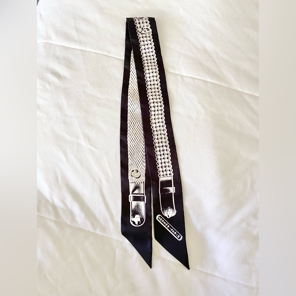 HERMES 100% Silk Twilly Bandeau Scarf “Le Tresor de Medor Noir/Blanc Black/White